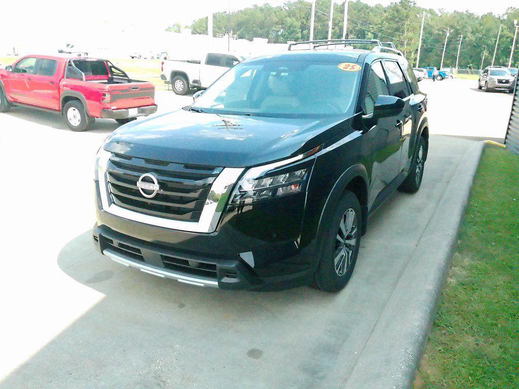 new 2025 Nissan Pathfinder car, priced at $40,627