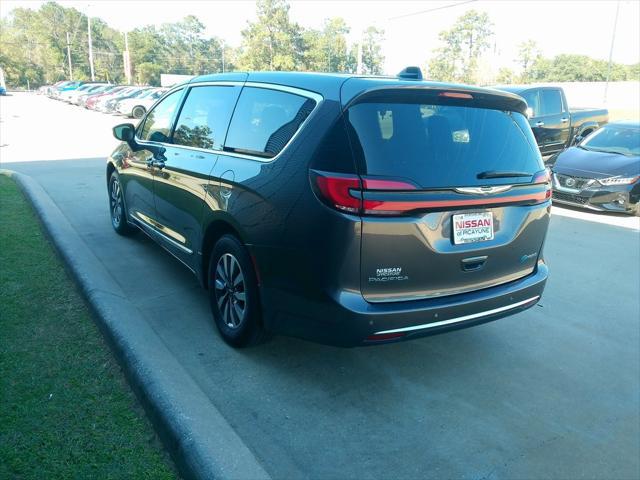 used 2023 Chrysler Pacifica Hybrid car, priced at $27,727