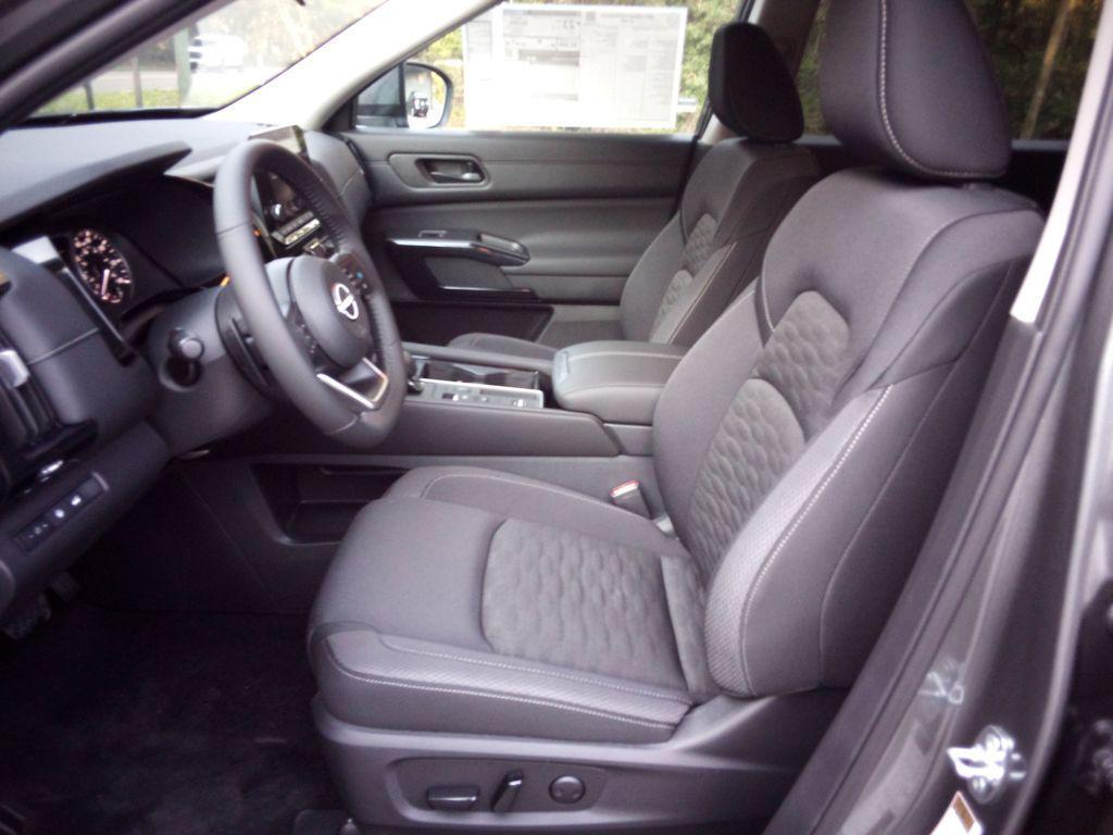 new 2025 Nissan Pathfinder car, priced at $40,707