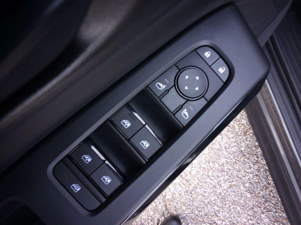 new 2025 Nissan Pathfinder car, priced at $40,707