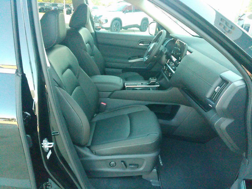 new 2025 Nissan Pathfinder car, priced at $41,306