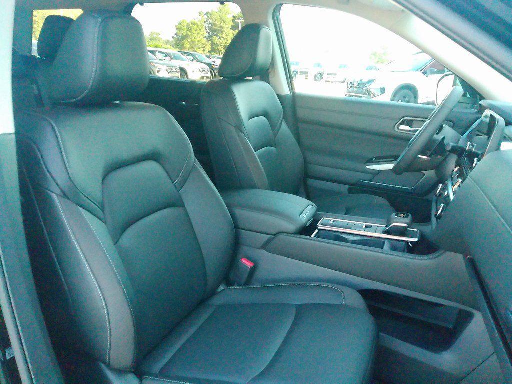 new 2025 Nissan Pathfinder car, priced at $41,306
