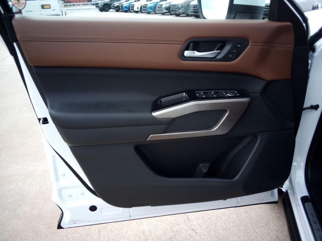 new 2025 Nissan Pathfinder car, priced at $51,642