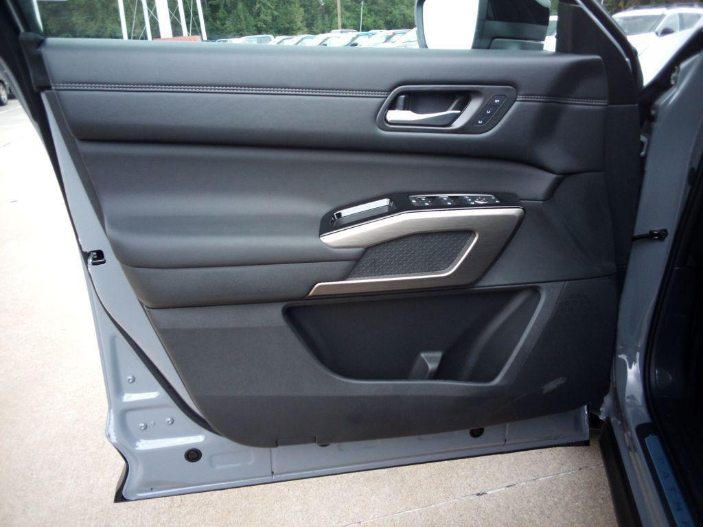 new 2025 Nissan Pathfinder car, priced at $50,403