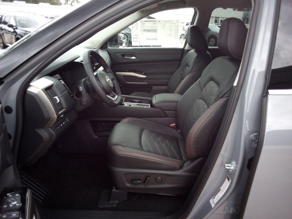 new 2025 Nissan Pathfinder car, priced at $50,403