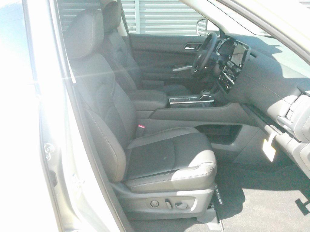 new 2025 Nissan Pathfinder car, priced at $41,153