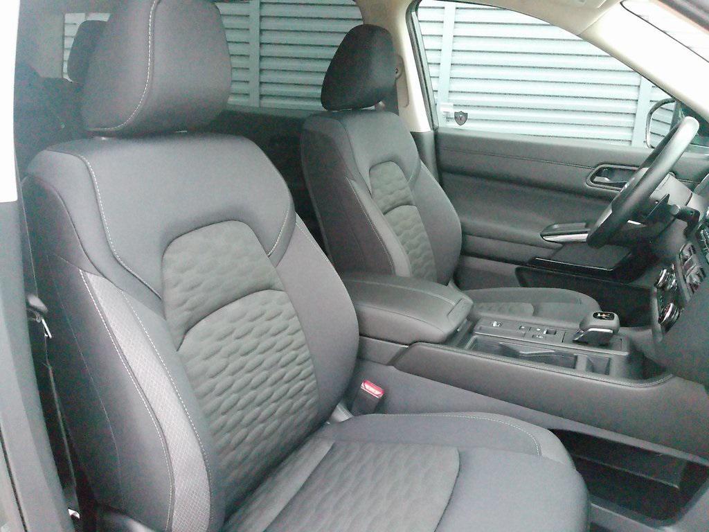 new 2025 Nissan Pathfinder car, priced at $35,192