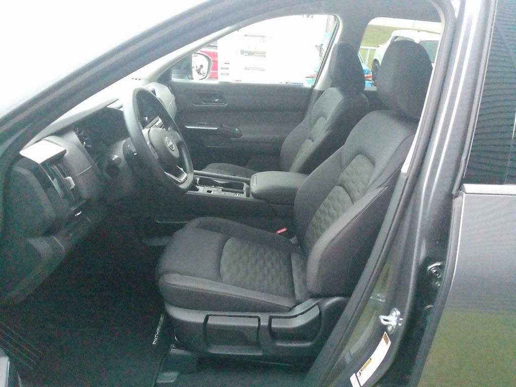 new 2025 Nissan Pathfinder car, priced at $35,192