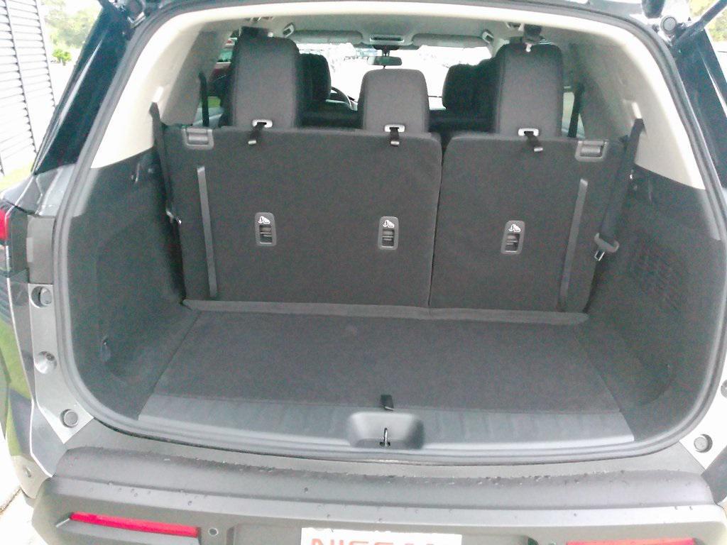 new 2025 Nissan Pathfinder car, priced at $35,192
