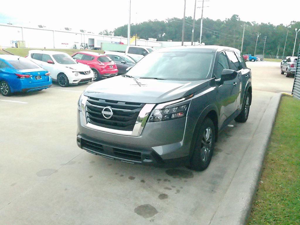 new 2025 Nissan Pathfinder car, priced at $35,192