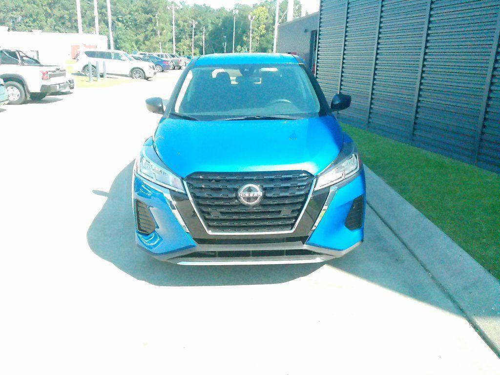 new 2025 Nissan Kicks car, priced at $22,068