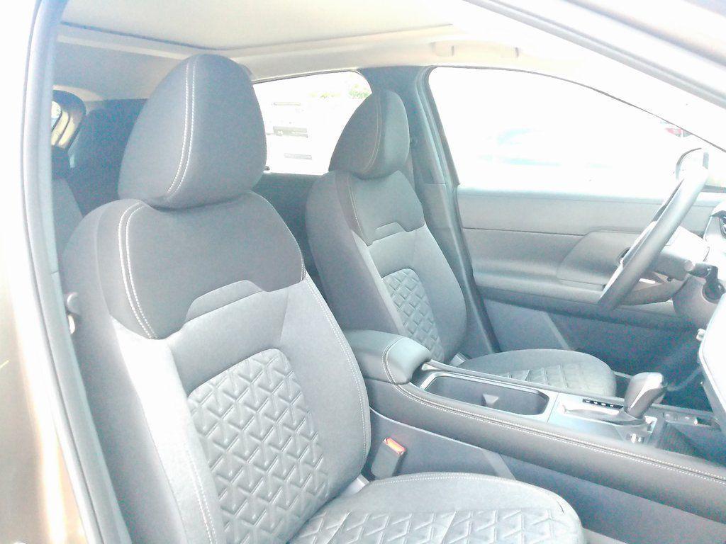 new 2025 Nissan Kicks car, priced at $27,027