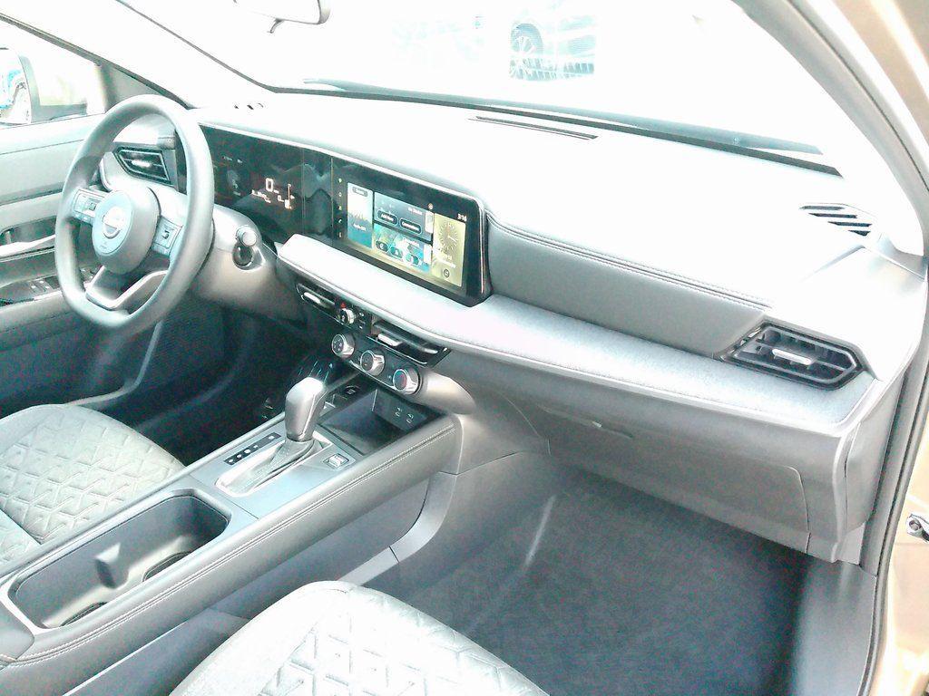 new 2025 Nissan Kicks car, priced at $27,027
