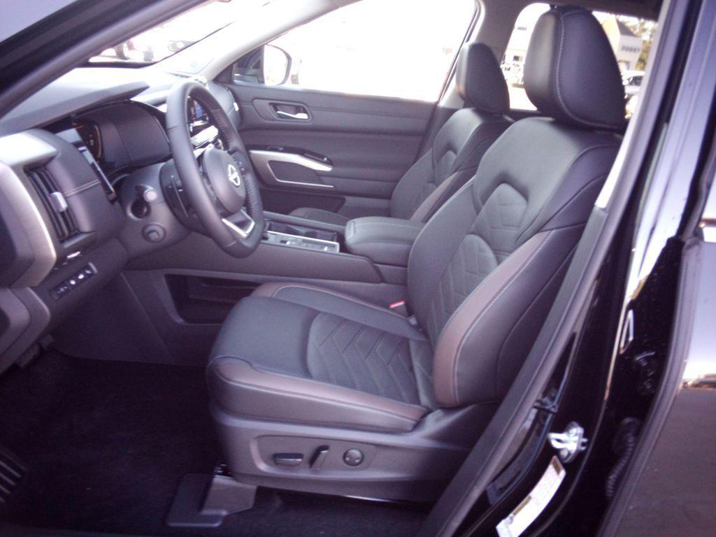 new 2025 Nissan Pathfinder car, priced at $48,267