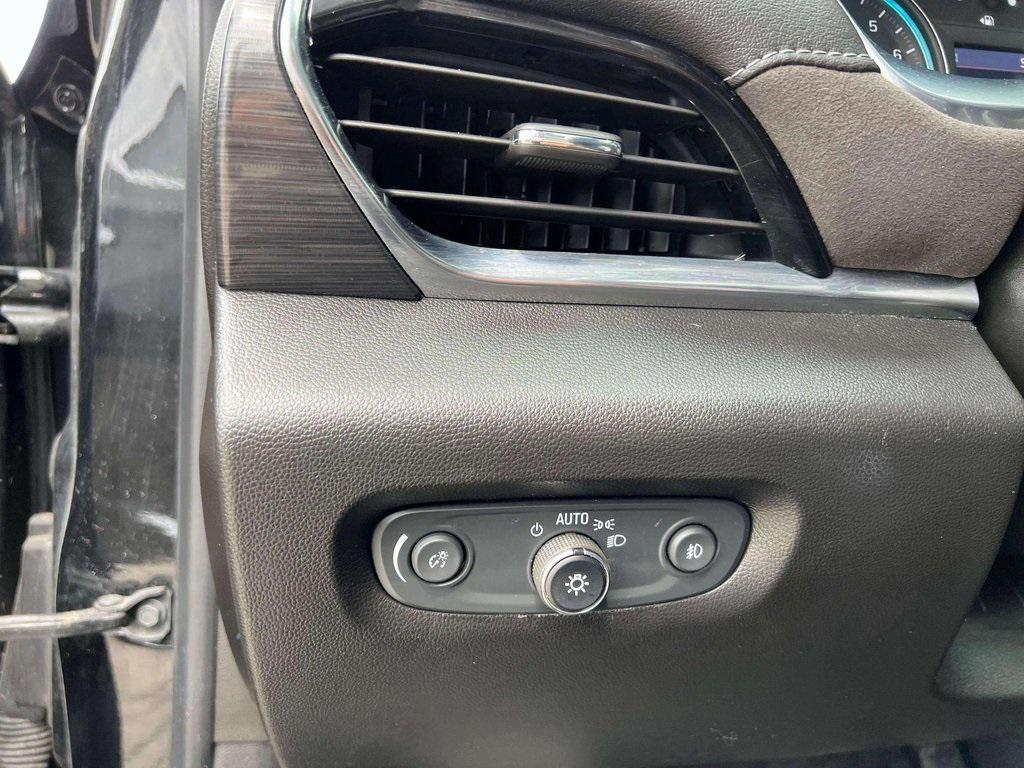 used 2021 Chevrolet Traverse car, priced at $31,303