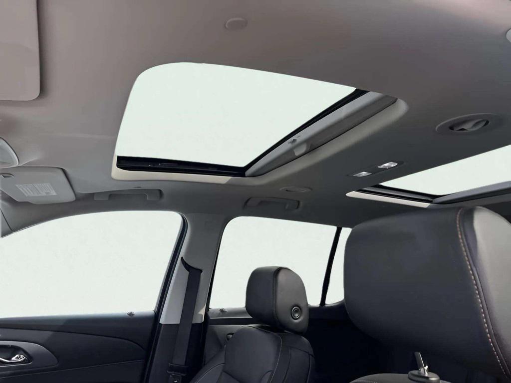used 2021 Chevrolet Traverse car, priced at $31,443