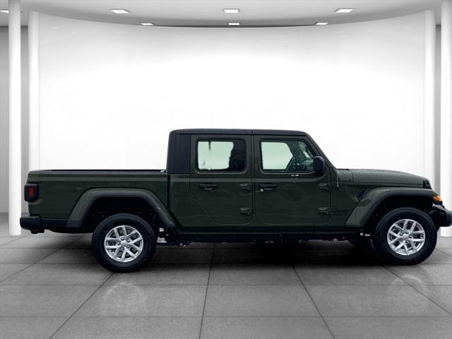 new 2023 Jeep Gladiator car, priced at $39,999