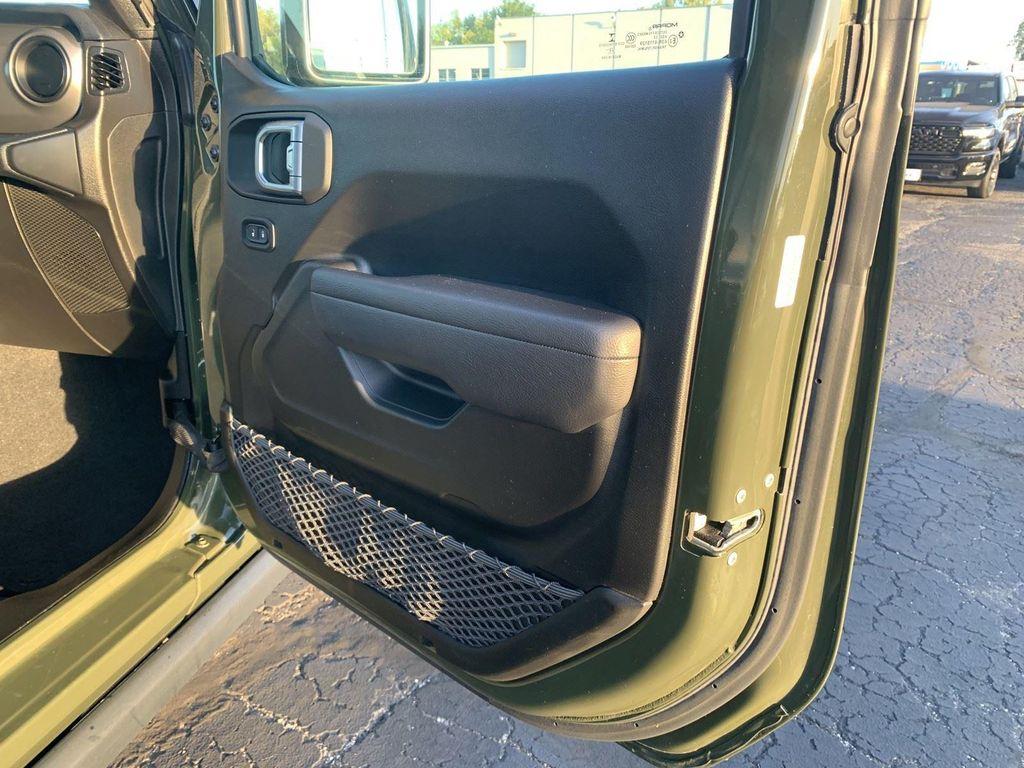 used 2023 Jeep Gladiator car, priced at $37,373