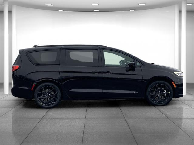 new 2025 Chrysler Pacifica car, priced at $47,770