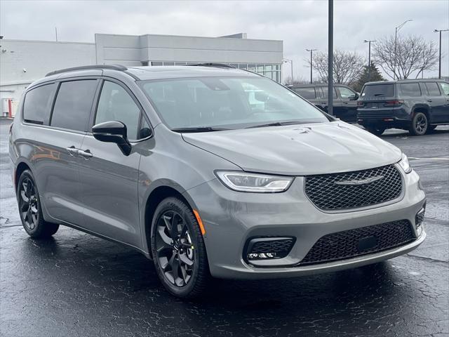 new 2025 Chrysler Pacifica car, priced at $47,890