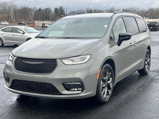 new 2025 Chrysler Pacifica car, priced at $48,217