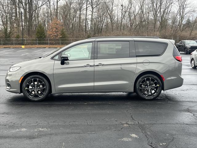 new 2025 Chrysler Pacifica car, priced at $48,217