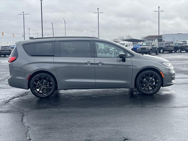 new 2025 Chrysler Pacifica car, priced at $48,217