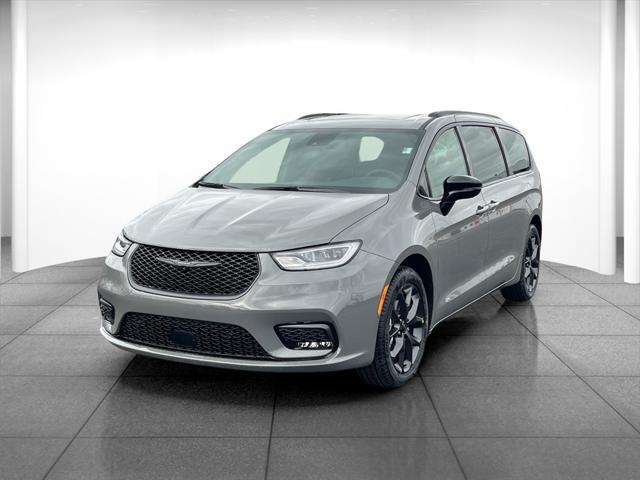 new 2025 Chrysler Pacifica car, priced at $46,717