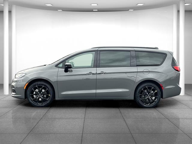 new 2025 Chrysler Pacifica car, priced at $46,717