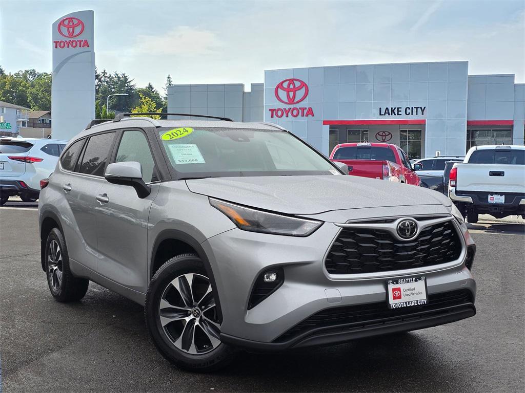 used 2024 Toyota Highlander car, priced at $43,698