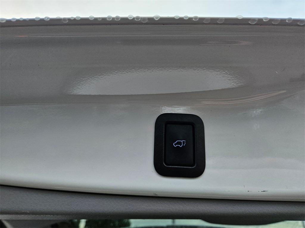 used 2018 Toyota Highlander car, priced at $24,554