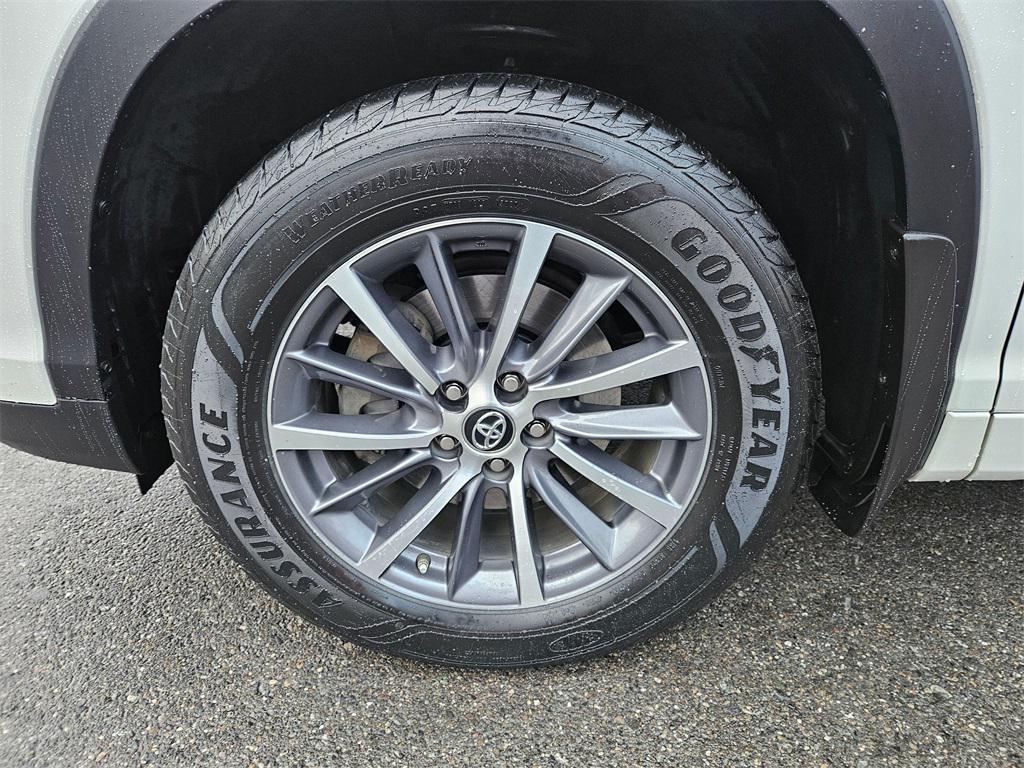used 2018 Toyota Highlander car, priced at $24,554