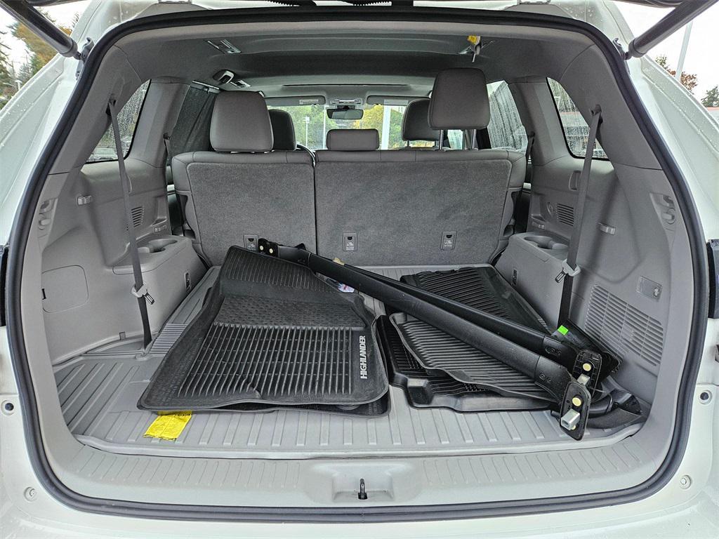 used 2018 Toyota Highlander car, priced at $24,554