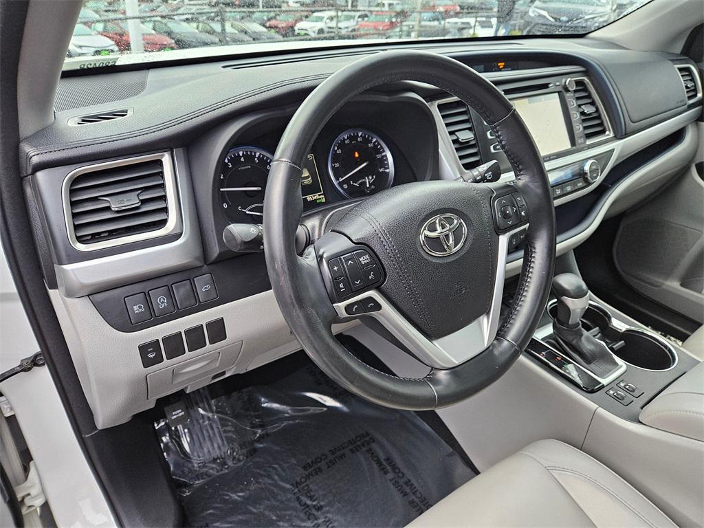 used 2018 Toyota Highlander car, priced at $24,554
