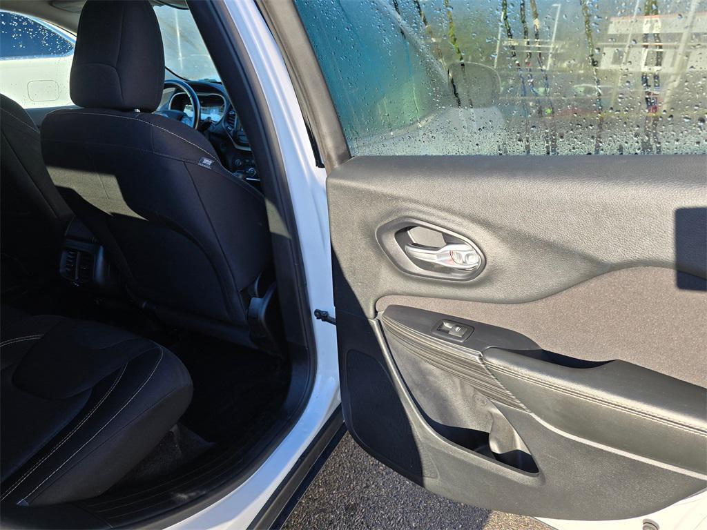 used 2016 Jeep Cherokee car, priced at $11,945