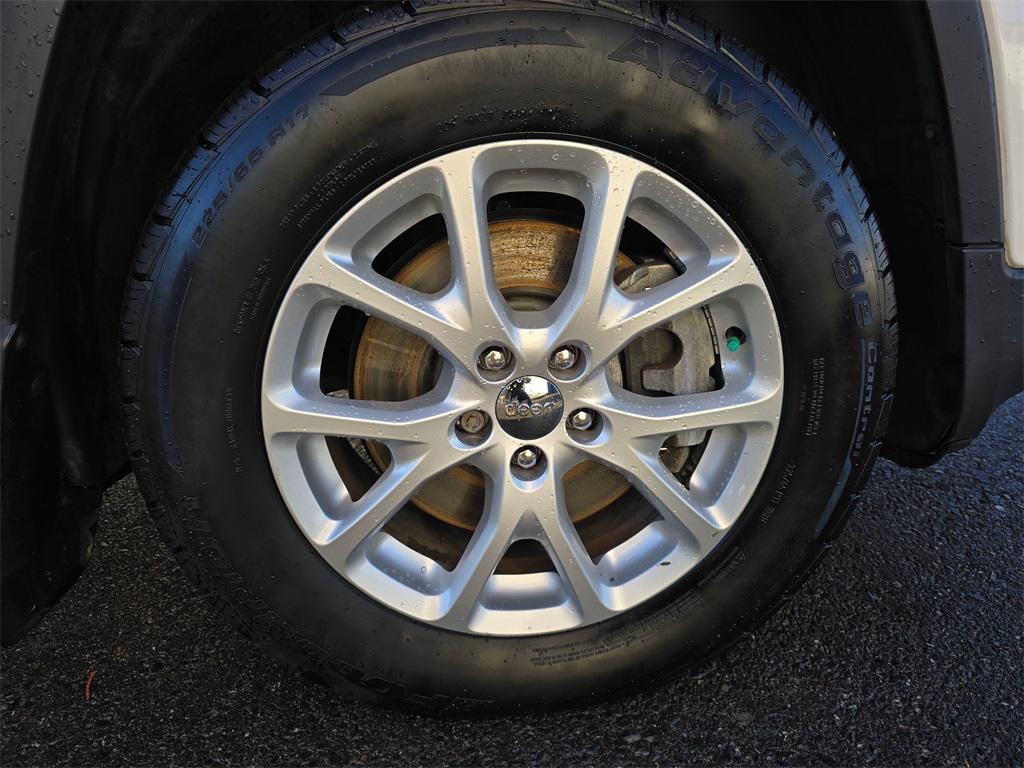 used 2016 Jeep Cherokee car, priced at $11,945