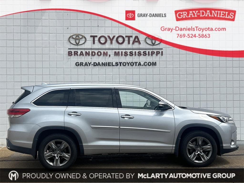 used 2017 Toyota Highlander car, priced at $22,570