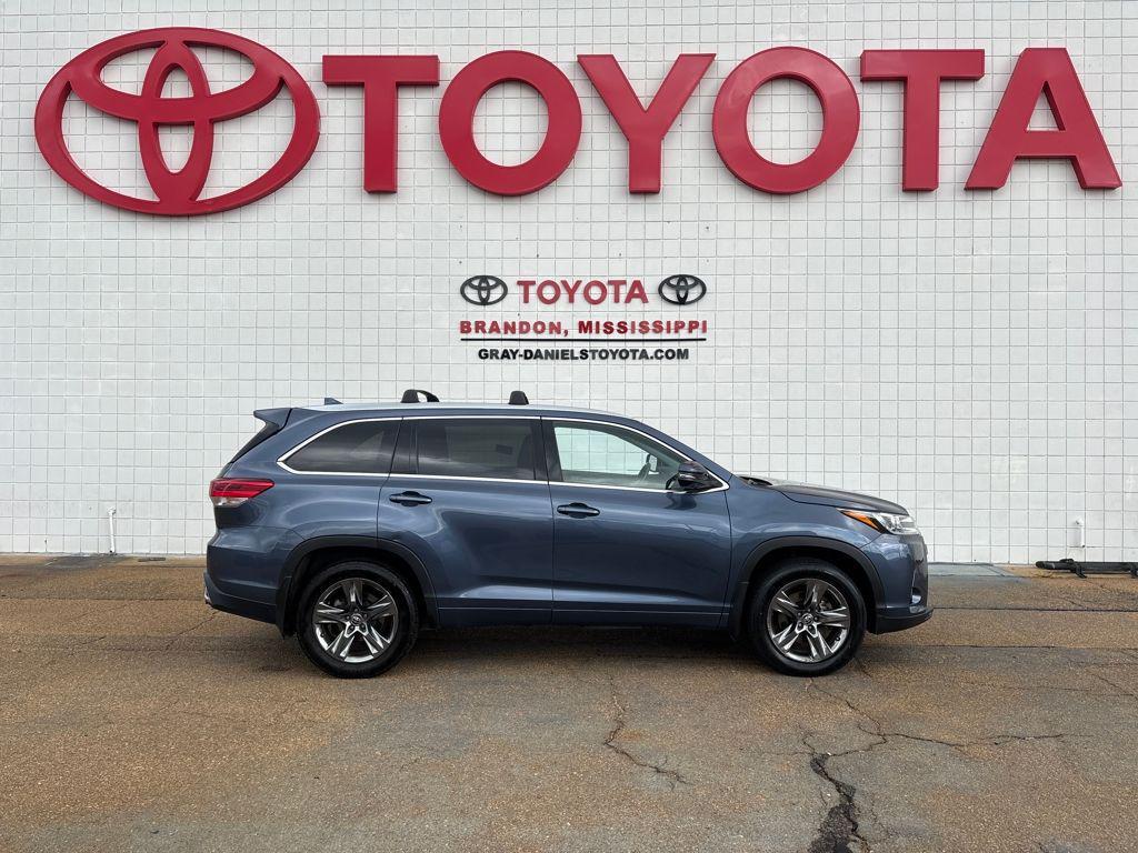 used 2017 Toyota Highlander car, priced at $20,675