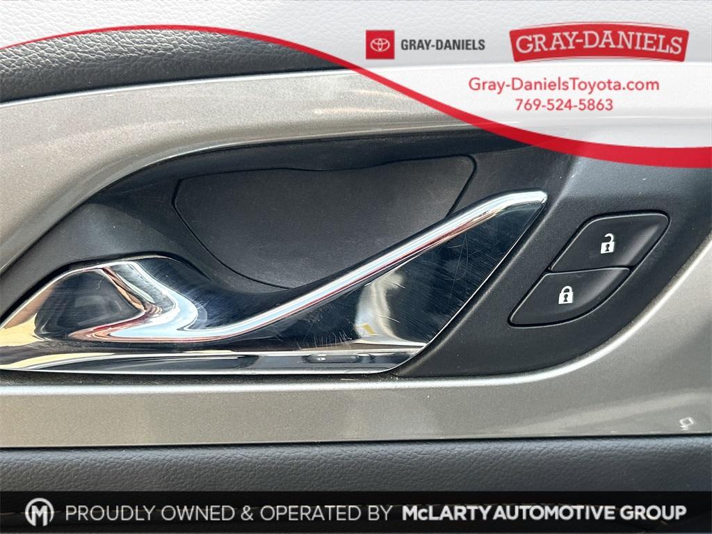 used 2021 Chevrolet Traverse car, priced at $19,298