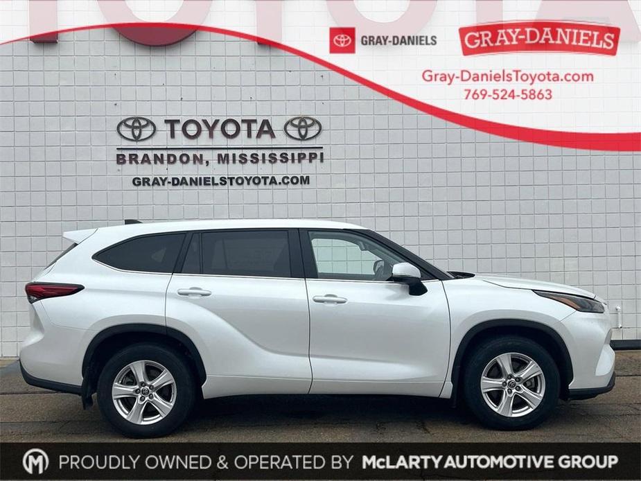 used 2023 Toyota Highlander car, priced at $29,099