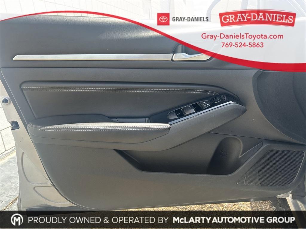 used 2023 Nissan Altima car, priced at $22,161