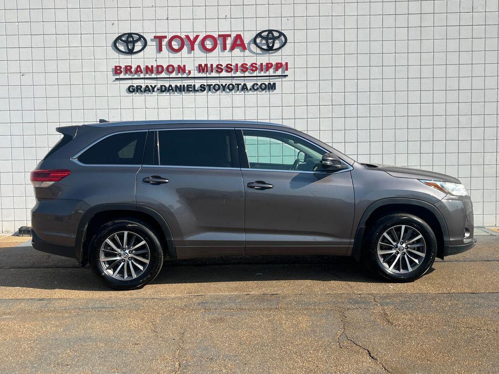 used 2017 Toyota Highlander car, priced at $20,383