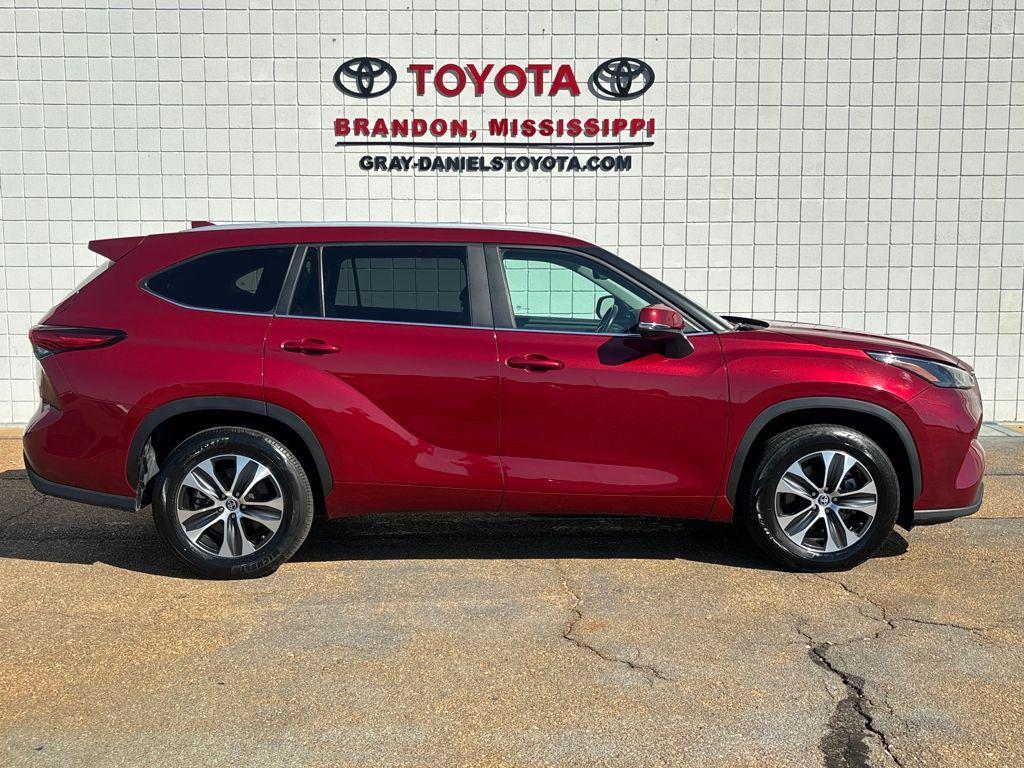 used 2023 Toyota Highlander car, priced at $35,216
