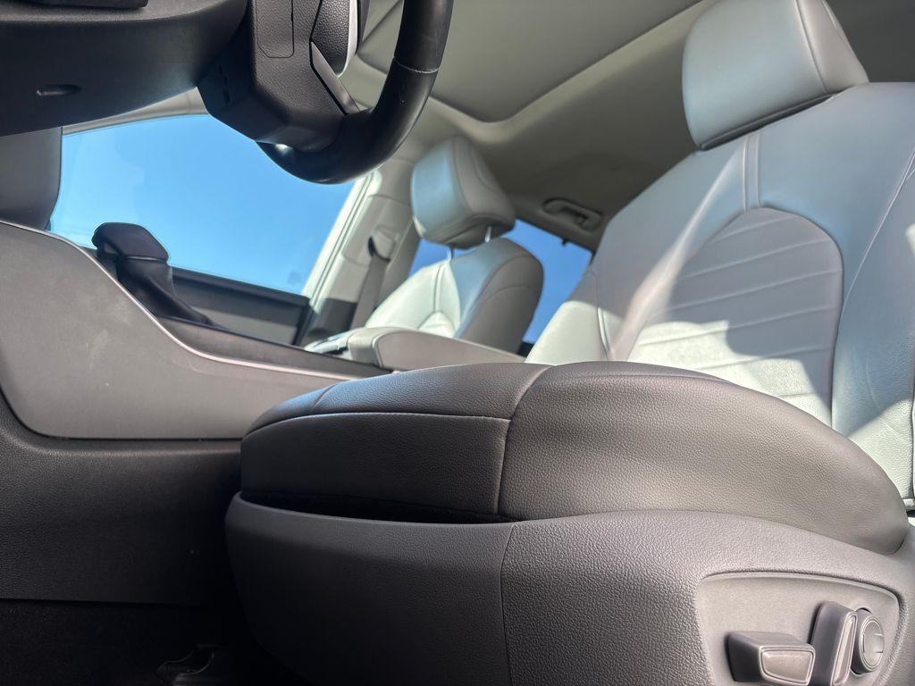 used 2023 Toyota Highlander car, priced at $35,216