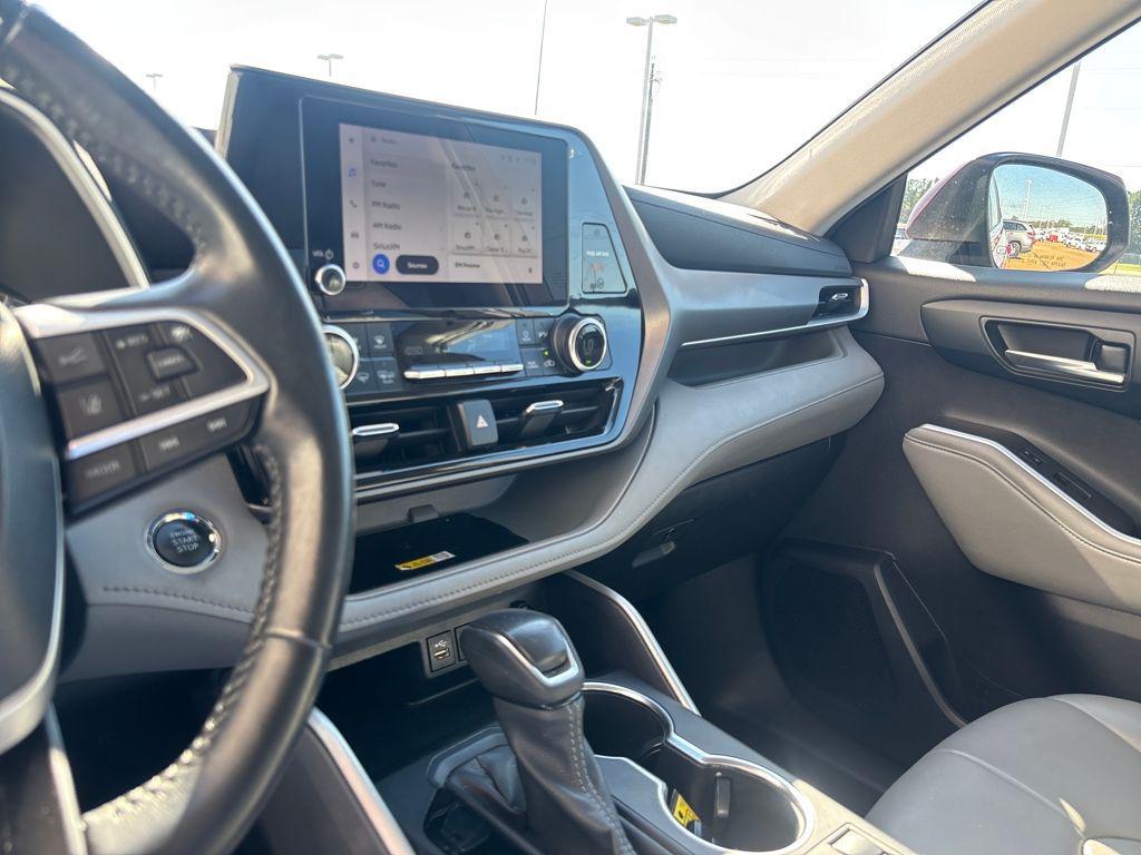 used 2023 Toyota Highlander car, priced at $35,216