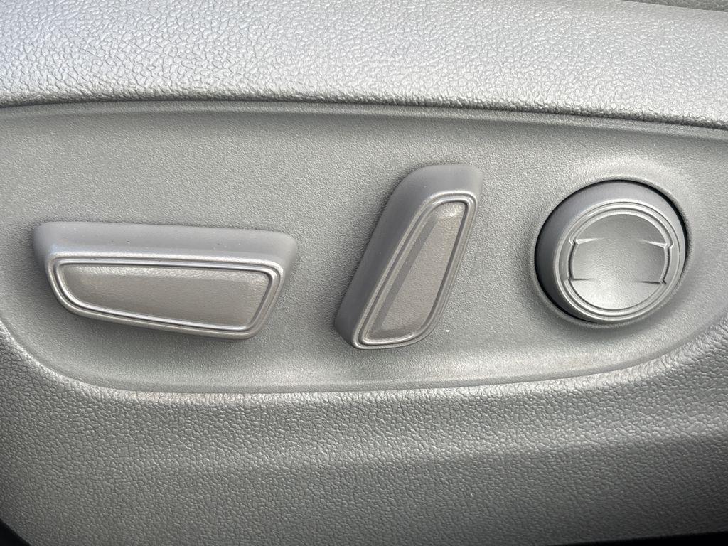 used 2023 Toyota Highlander car, priced at $35,216