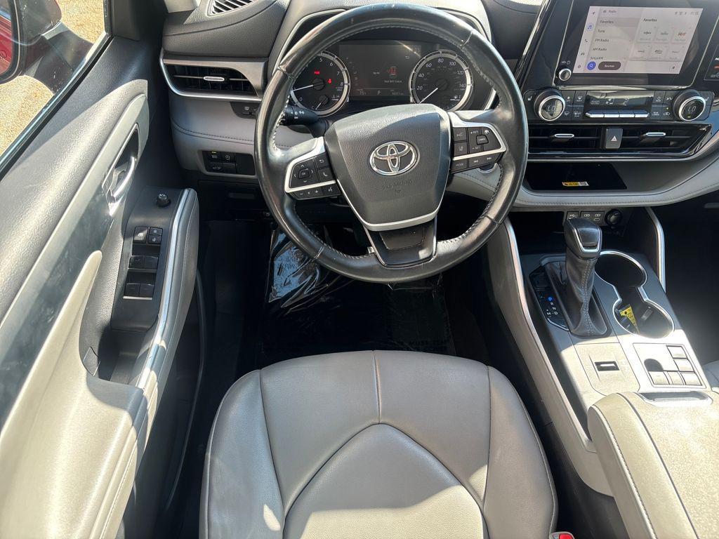 used 2023 Toyota Highlander car, priced at $35,216