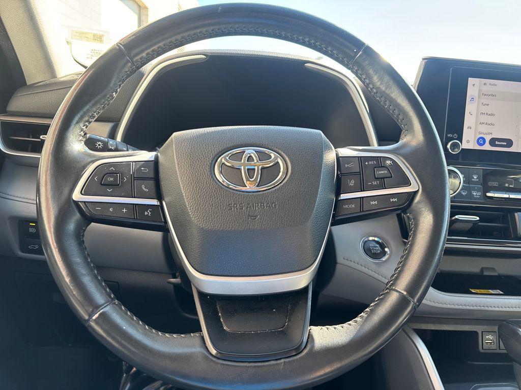 used 2023 Toyota Highlander car, priced at $35,216