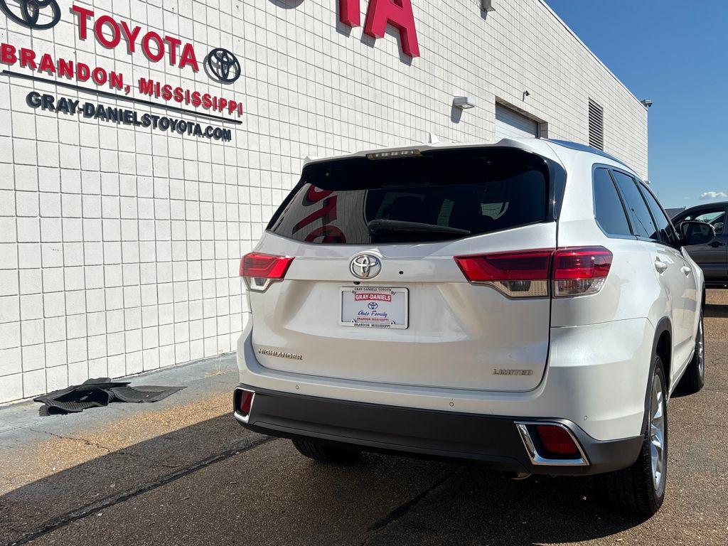 used 2018 Toyota Highlander car, priced at $22,023