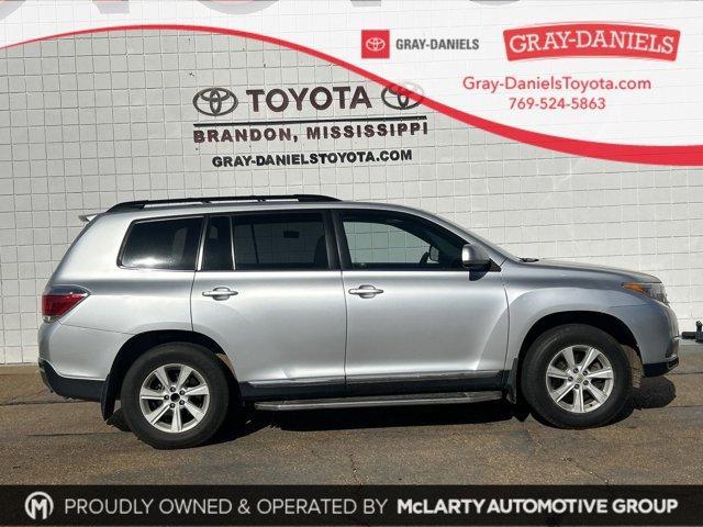 used 2013 Toyota Highlander car, priced at $10,990